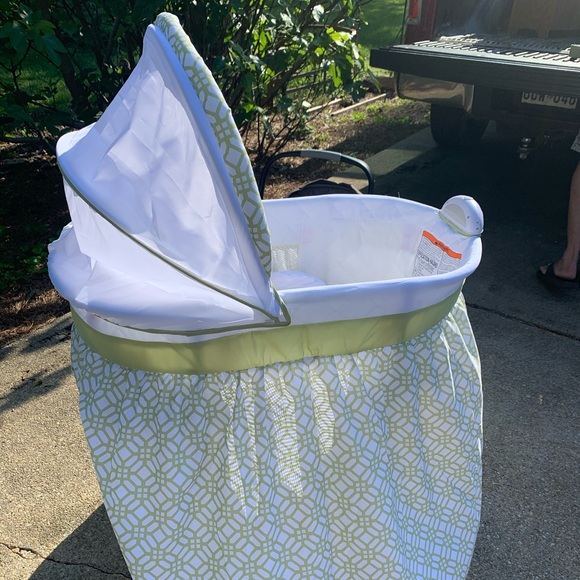Baby Bassinet - Picture 2 of 8